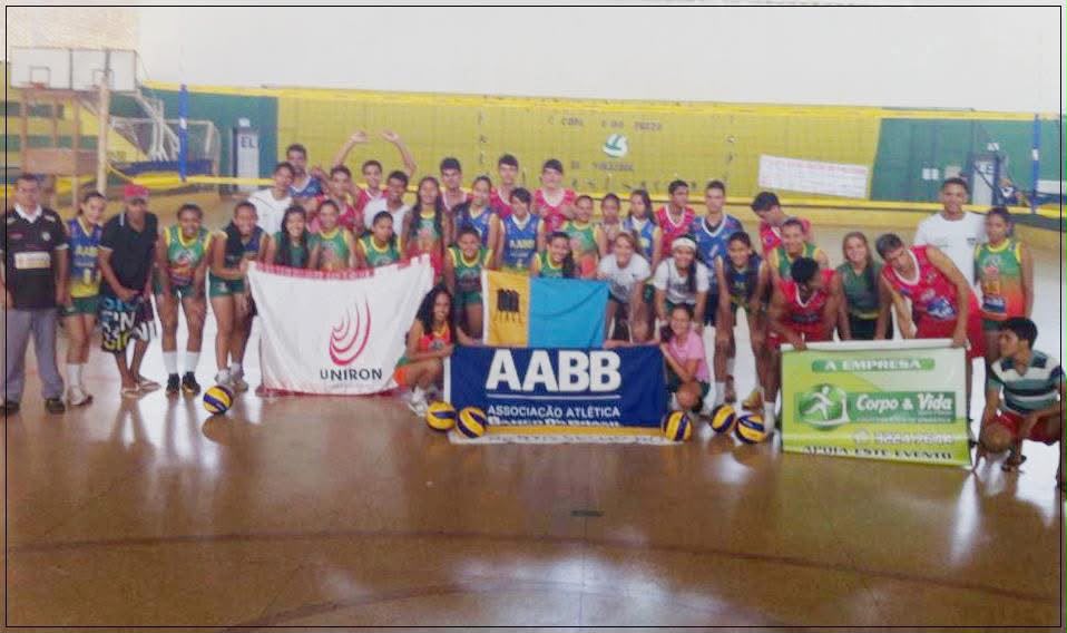 Partida de vôlei em andamento